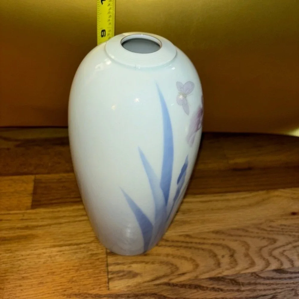 Vintage Japanese vase,‎ Fukagawa porcelain, Imari ware, Iris flower
